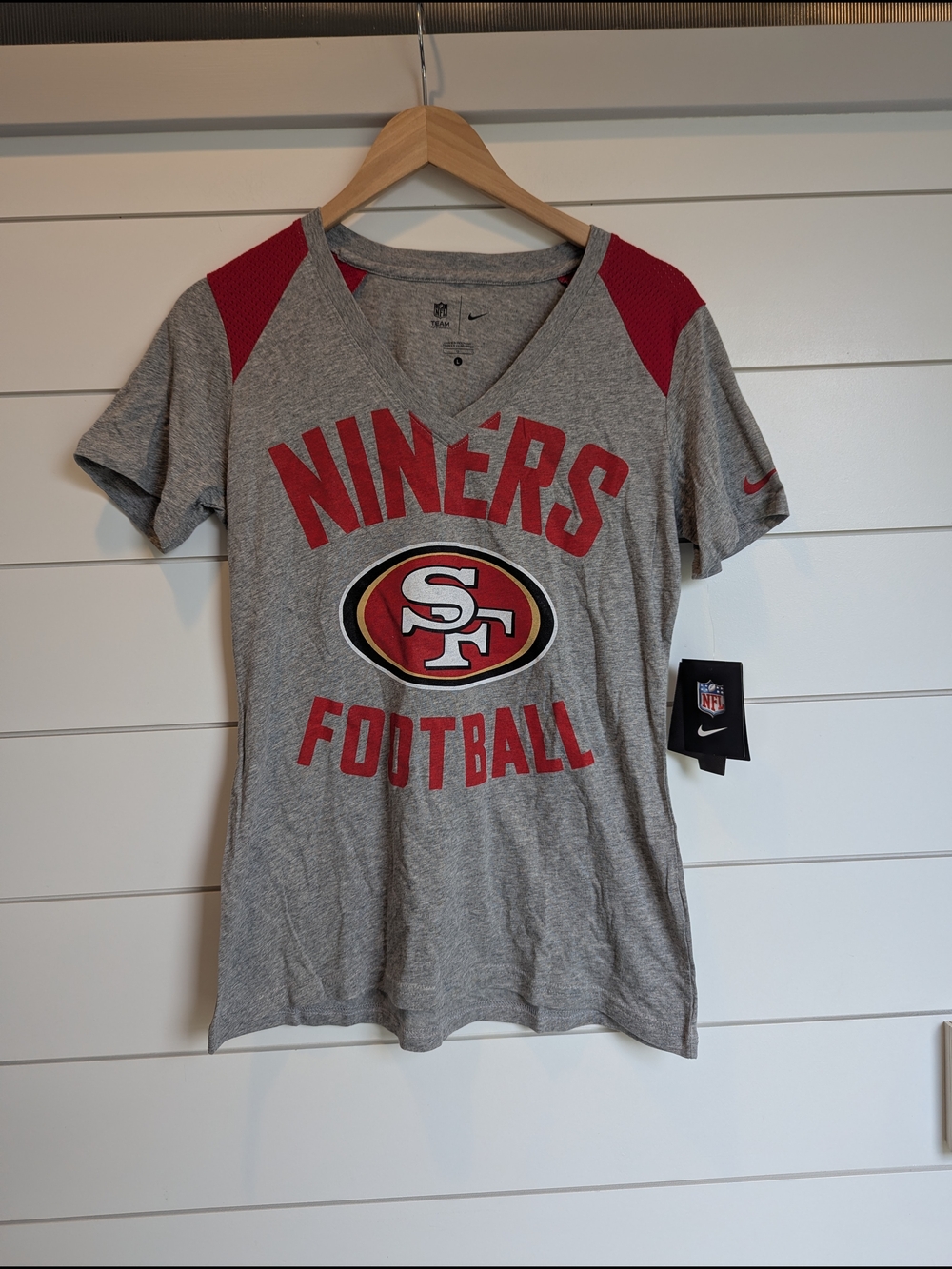 Nike San Francisco 49ers Women's Gray & Red V-Neck Tee - Picture 1 of 8